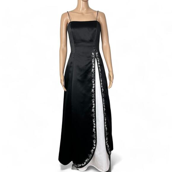 Dave and Johnny by Laura Ryner Vintage Embroidered Beaded Gown (5/6) - Picture 1 of 14